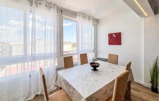 Cozy Apartment In Torrevieja With Swimming Pool - 4