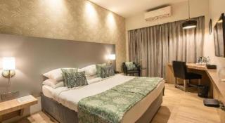 Mumbai Metro - The Executive Hotel - 1