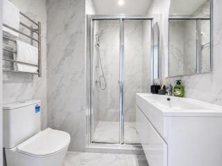 Elegant 4BR Home & Weekly & Monthly Deals Near SH20 - 2