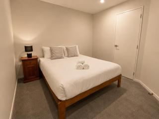 Elegant 4BR Home & Weekly & Monthly Deals Near SH20 - 4