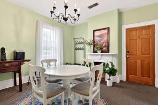 Charming Apartment in bustling Clifton & Crescent Hill - 9
