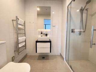 Modern 2BR 2BA Harbour & Skyline Views w Balcony P261 - 5