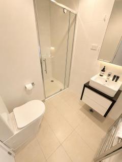 Modern 2BR 2BA Harbour & Skyline Views w Balcony P261 - 4