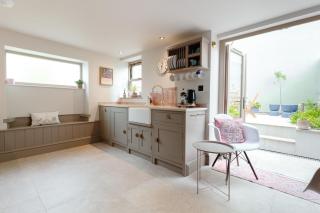 The Lime House: Rustic Cliftonwood Abode - 5
