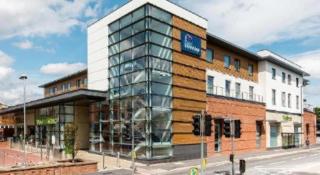 Travelodge Egham - 1