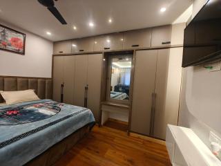 Luxury Mountain View Cozy Retreat W Living Space - 4