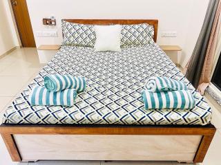 Corporate Skyline Tower 2BHK with AC, WIFI, Pool, Gym by Imperia Stays - 9