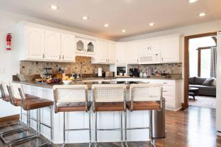 Lakefront Group Stay, Sleeps 19, Indoor Pool, Hot Tub, Arcades - 5