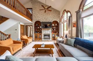 Lakefront Group Stay, Sleeps 19, Indoor Pool, Hot Tub, Arcades - 3