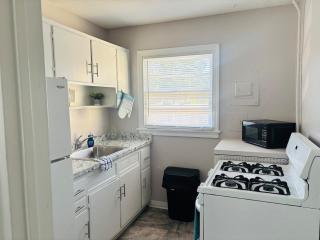 Cozy retreat in the heart of little 5 points - 8