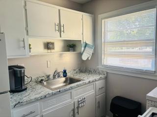 Cozy retreat in the heart of little 5 points - 3