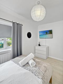 4 Bed House Wollaton Driveway Hot Tub - 4