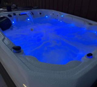 Luxury 4BR Villa Private Jacuzzi & Billiard - 2