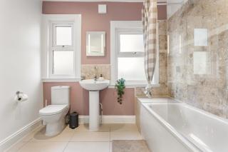 Cozy 3Bed Flat Near Station Free Parking Fast Wifi - 7