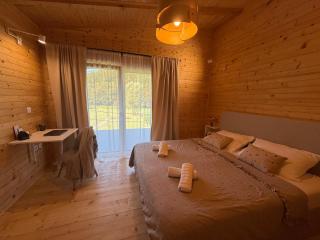 Dobra Vila I Riverside Cabin Retreat - 1