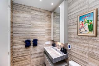Luxury 1BR Plus Den Retreat- Balcony & City Views - 2