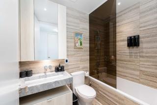 Luxury 1BR Plus Den Retreat- Balcony & City Views - 7
