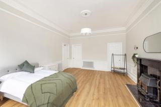 Edinburgh City 6-Bedroom Apartment in the heart of West End - 3