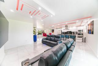 Luxury 4BR Villa Hot Tubs Billiard & Private Gym - 5