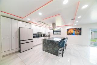 Luxury 4BR Villa Hot Tubs Billiard & Private Gym - 2