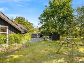 Holiday Home Roska - 1-3km from the sea by Interhome - 6