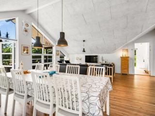 Holiday Home Roska - 1-3km from the sea by Interhome - 1