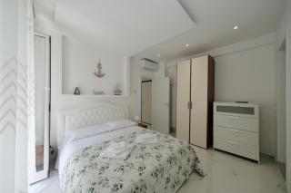Seaside Apartment - Sleeps 6 - Balcony - 0