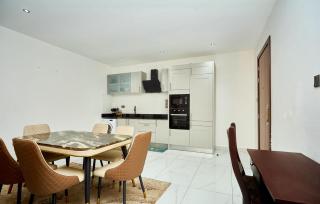 Exclusive 2 bed Arlington Court in East Legon Accra-Furnished Luxury Stay 10mins to Airport and Mall - 1