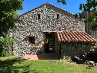 Petite grange cosy avec poêle à bois et jardin clôturé - 9