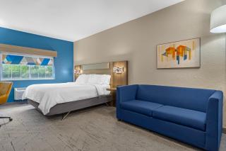 Holiday Inn Express Hotel & Suites Charlotte by IHG - 2