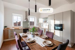 DOT 3BR Apt with Stunning Views, Parking & AC by EasyBNB Premium - Prague - 0
