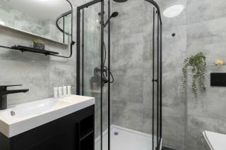 Jasny Apartament z Sypialnią i Balkonem by Noclegi Renters - 6