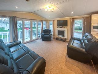 Hopton Holiday Relaxing Retreats - 4