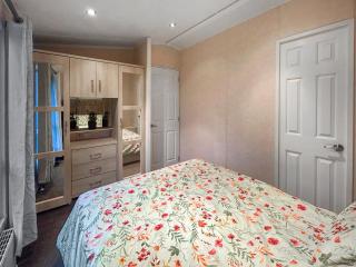 Hopton Holiday Relaxing Retreats - 3