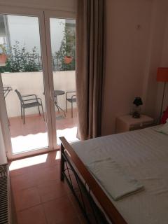 Spacious Apartment with Garden & BBQ in Kryoneri - 1