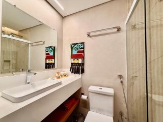 Right on the sand, ocean view, high standard, four suites - 1