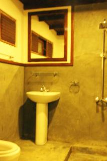 Rowinrich Cottages - 1