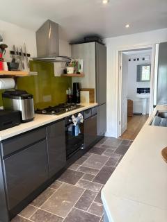 Contact For Best Prices, Large City Ctr 1 bed Apt, Free Parking, Garden, Bath & Shower, Wifi - 5