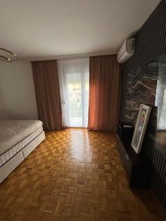 Apart-pool Tivat - 8