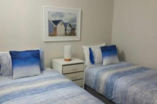 20 Steps to the Sand! - Mooloolaba - 1