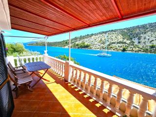 Apartment Wohnung Carmen mit Blick auf das Wasser by Interhome - 9