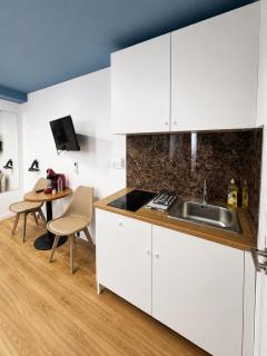 Mini Studio N6 private Bathroom and Kitchenette - 5