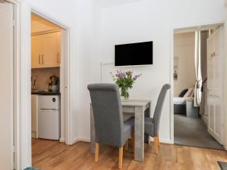 Apartment 4 - 4