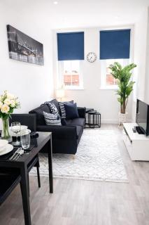 Centrally Located 1 Bedroom Flat By City Luxury Apartments Short Term Rental Agency Leicester with Private Jacuzzi - 7