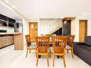 Luxurious 2-Bedroom Duplex with Gourmet Balcony - 5