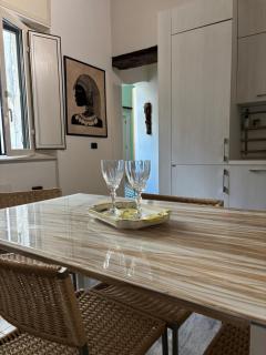 Salerno Old Town 10 Min From Ferry Port & Train Station Fast WiFi Blue Velvet - 2