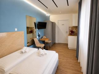 Modern Studio 7 private Kitchenette and Bathroom - 9