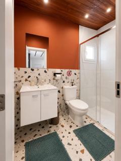 Modern Studio 7 private Kitchenette and Bathroom - 2