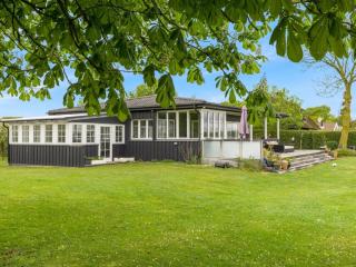 Holiday Home Elodie - 10m from the sea by Interhome - 5