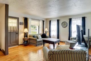 2 Mi to Downtown KC! Quiet Ranch-Style Home - 6